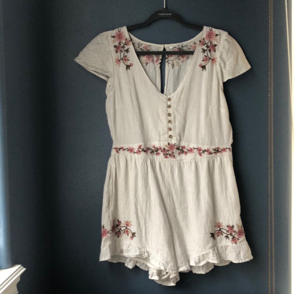 AE Floral Romper - elastic waist, comfy chic